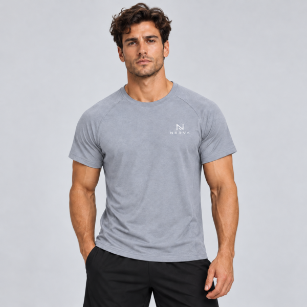 NERVA Core Tee i grått, T-shirt för herr, framifrån.