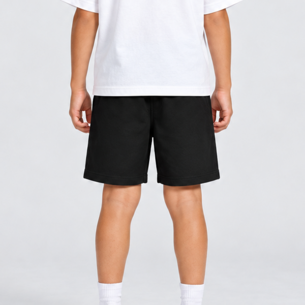 nerva-kids-motion-shorts-black-back NERVA Kids Motion Shorts i svart, shorts för pojke, bakifrån.