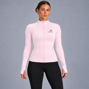 nerva-sculpt-jacket-light-pink-front NERVA Sculpt Jacket i ljusrosa, framifrån.